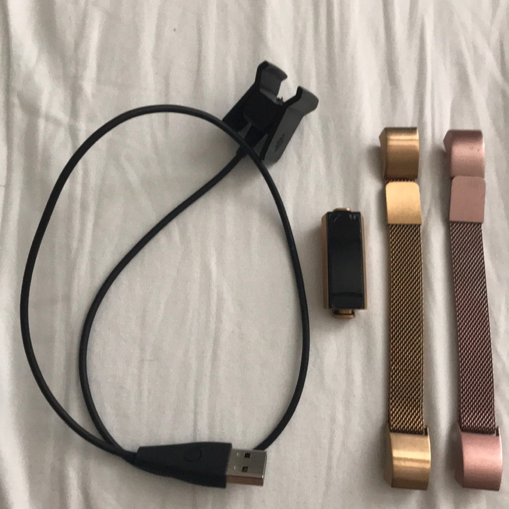 ***SOLD ON MERC*** Fitbit Alta HR